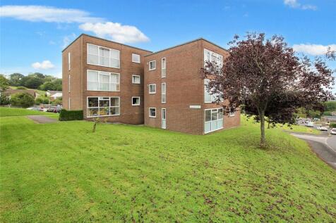 Falcon Court, Alton, Hampshire, GU34 3 bed apartment for sale