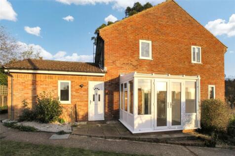 Ascot Close, Alton, Hampshire, GU34 2 bed end of terrace house for sale