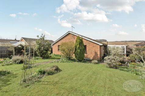 Will Hall Close, Alton, Hampshire, GU34 3 bed bungalow for sale