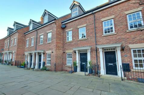 3 bedroom terraced house for sale