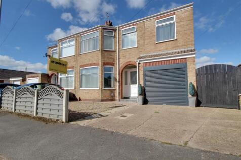 Kings Mead, Woodmansey, Beverley 4 bed semi