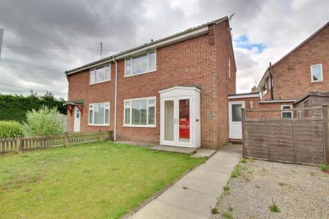2 bedroom semi-detached house for sale