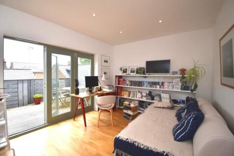 Queens Road, Weybridge, KT13 1 bed apartment for sale