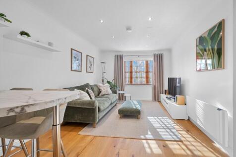 Princes Road, Weybridge, KT13 1 bed apartment for sale
