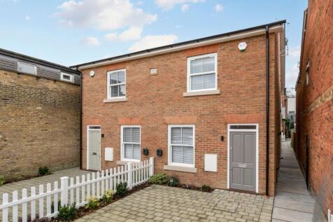 South Road, Weybridge, KT13 2 bed semi