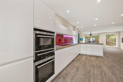 Sterling Place, Weybridge, KT13 3 bed townhouse for sale