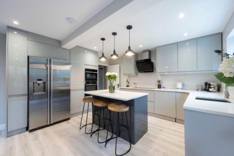 Parnell Gardens, Weybridge, KT13 4 bed detached house for sale
