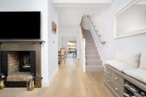 Jessamy Road, Weybridge, KT13 3 bed semi