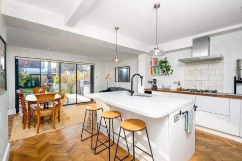 4 bedroom semi-detached house for sale