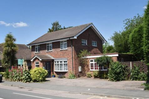 Esher Road, Hersham, KT12 5 bed detached house for sale