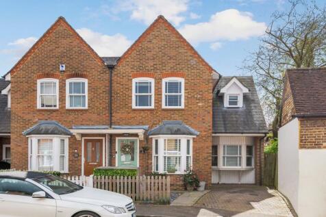 2 bedroom semi-detached house for sale