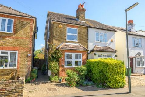 2 bedroom semi-detached house for sale