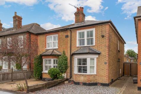 Hersham Road, Hersham, KT12 3 bed semi
