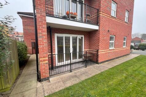 Youngs Avenue, Fernwood 2 bed flat for sale