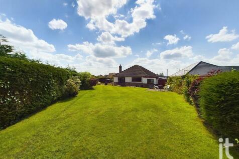 3 bedroom detached bungalow for sale