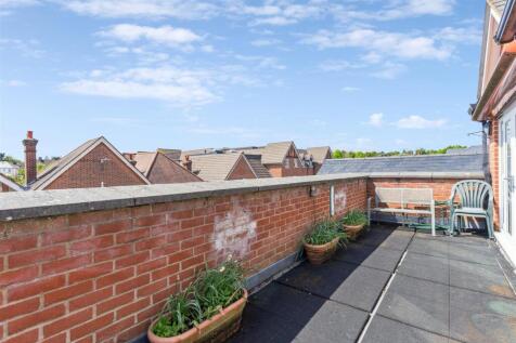 Robert Ellis Court, Knebworth SG3 2 bed flat for sale