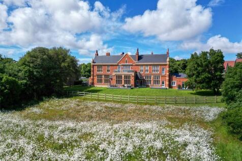 Courtstairs Manor, Pegwell Road... 3 bed apartment for sale