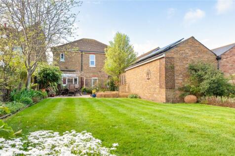 Whitstable Road, Faversham, Kent, ME13 4 bed detached house for sale