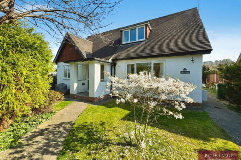 4 Roe Parc, St Asaph, LL17 0LD 4 bed detached house for sale