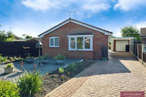 1 Garth Clarendon, Kinmel Bay, LL18 5DZ 3 bed detached bungalow for sale
