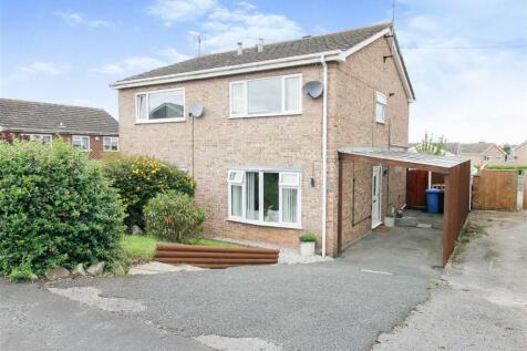 2 bedroom semi-detached house for sale