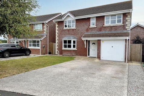 Parc Y Castell, Towyn, Abergele, LL22... 4 bed detached house for sale