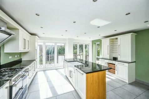 5 bedroom semi-detached house for sale