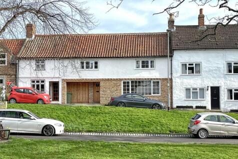 The Green, Egglescliffe 5 bed terraced house for sale