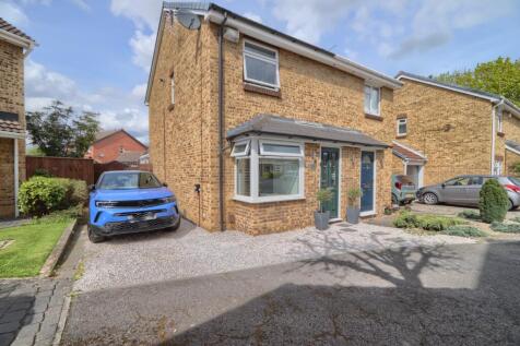 2 bedroom semi-detached house for sale