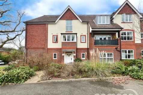 St. Catherines Wood, Camberley, Surrey 2 bed apartment for sale