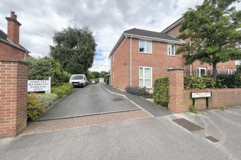 Argyll Court, Clarence Road, Fleet 2 bed apartment for sale