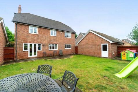 Turstin Drive, Fleet, Hampshire 5 bed detached house for sale