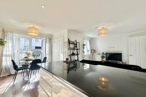 Crondall Place, Church Road, Fleet 1 bed apartment for sale