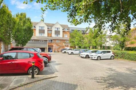Old Dairy Close, Fleet, Hampshire 1 bed apartment for sale
