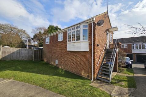 Georgina Court, Clarence Road, Fleet 2 bed maisonette for sale