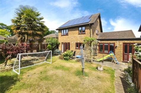 Rashleigh Court, Church Crookham, Fleet 4 bed detached house for sale