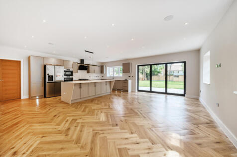 Florence Road, Fleet, Hampshire 4 bed detached house for sale