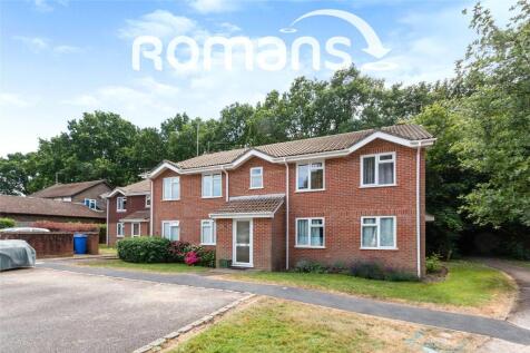 Birch Grove, Hook, Hampshire 2 bed apartment for sale