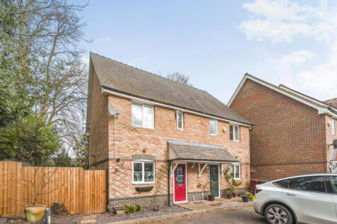 Pantile Close, Tilehurst, Reading 3 bed semi