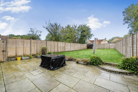 Maple Gardens, Reading, Berkshire 3 bed terraced house for sale