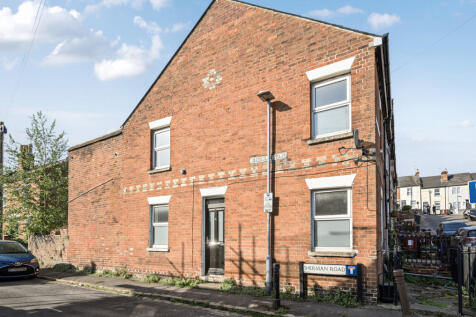 Sherman Road, Reading, Berkshire 2 bed end of terrace house for sale