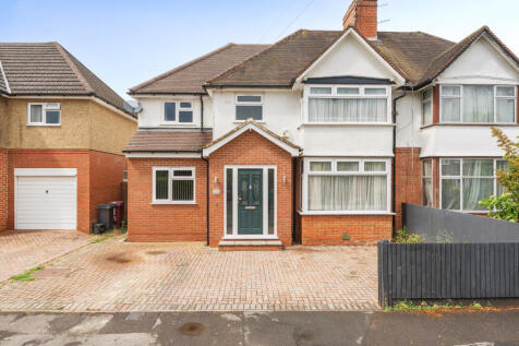 Tamarisk Avenue, Reading, Berkshire 4 bed semi