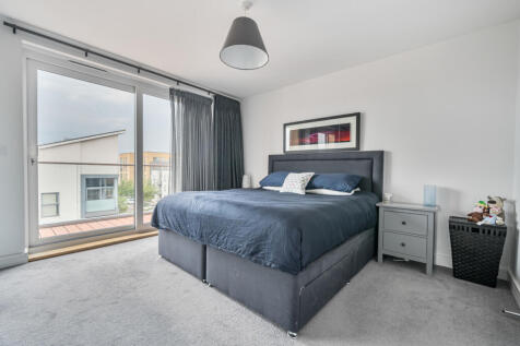 Drake Way, Reading, Berkshire 2 bed apartment for sale