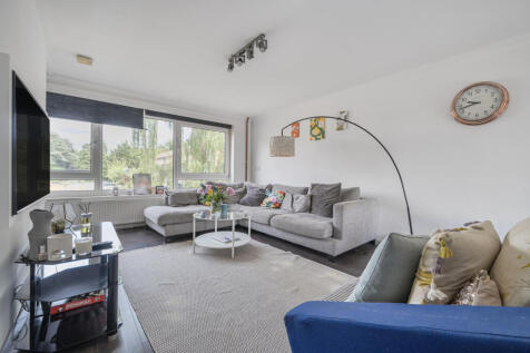 2 bedroom maisonette for sale