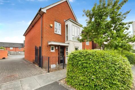 Puffin Way, Reading, Berkshire 4 bed detached house for sale