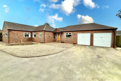 4 bedroom detached bungalow for sale