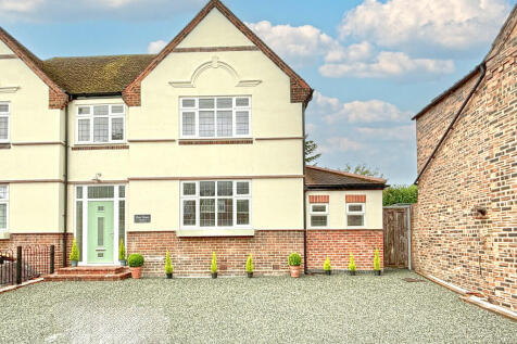 3 bedroom semi-detached house for sale