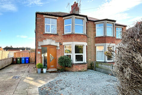 3 bedroom semi-detached house for sale