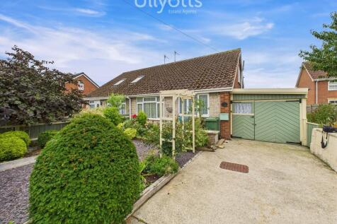 3 bedroom semi-detached bungalow for sale