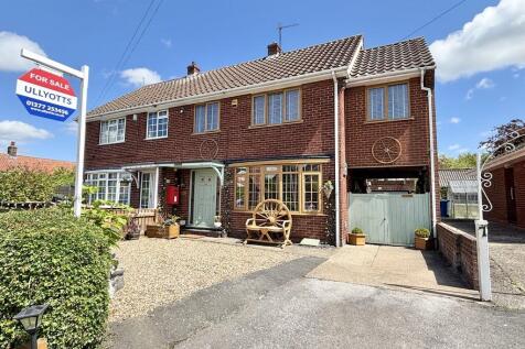 4 bedroom semi-detached house for sale